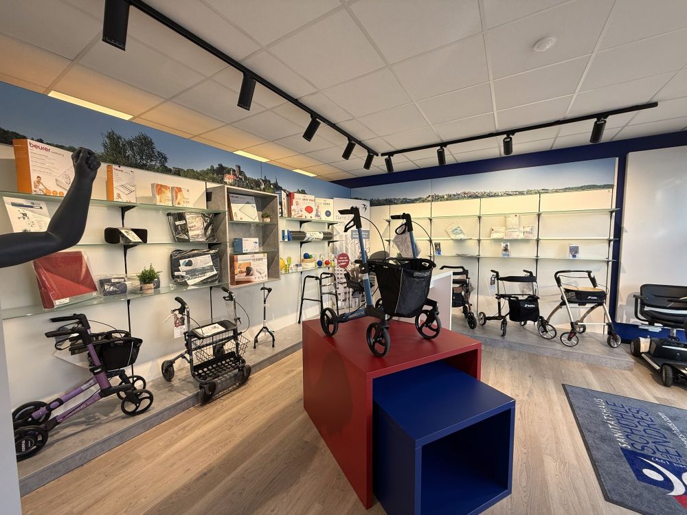 Sanitätshaus in Krautheim. Ein Beispiel für Sanitätshauseinrichtung und Orthopädiehauseinrichtung. Außerdem bieten wir Ladenbau, Projektbau, Büros und im Gesundheitsbereich an.